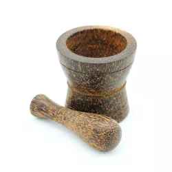 Mortier à épices en bois, accompagné de son pilon.