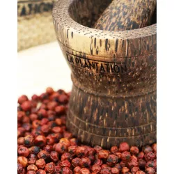 Ensemble mortier et pilon en bois pour moudre poivre et épices.